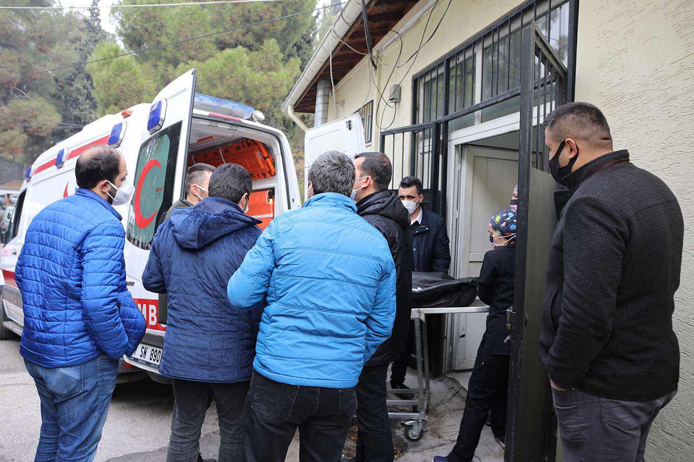 Hastane yangınında ölenlerin cenazeleri Adli Tıp Kurumuna kaldırıldı